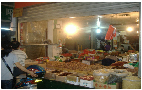 ร้านขายลำไยอบแห้งในตลาดเมืองหังโจว