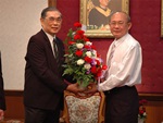 ผู้อำนวยการศูนย์ฯ พร้อมพนักงาน เข้าเยี่ยมคารวะและสวัสดีปีใหม่ อธิการบดี มหาวิทยาลัยเชียงใหม่